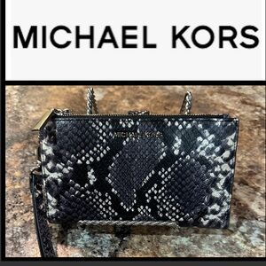 MICHAEL KORS JET SET  WRISTLET/WALLET/ CLUTCH/IPHONE HOLDER